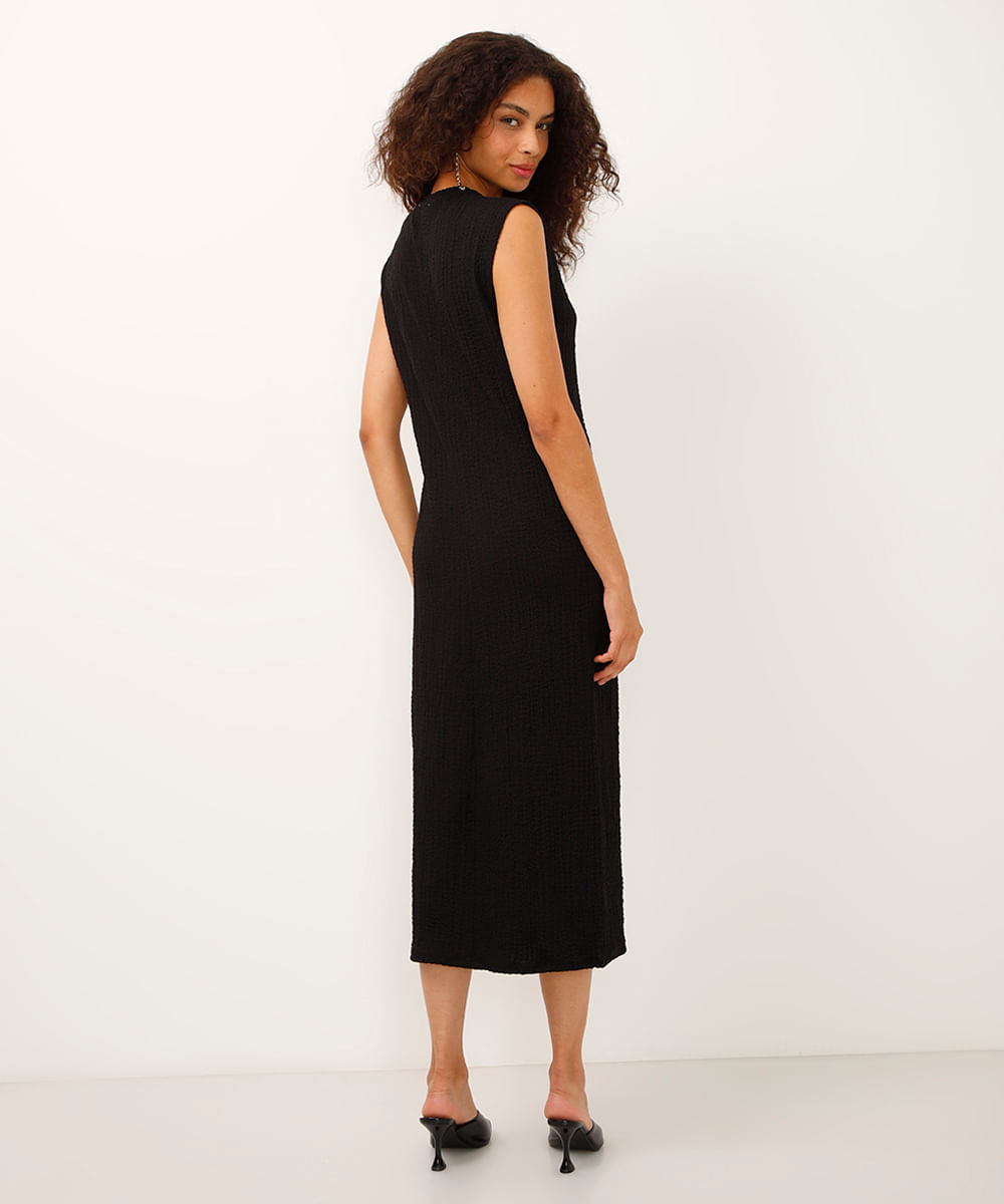 vestido midi decote redondo texturizado preto