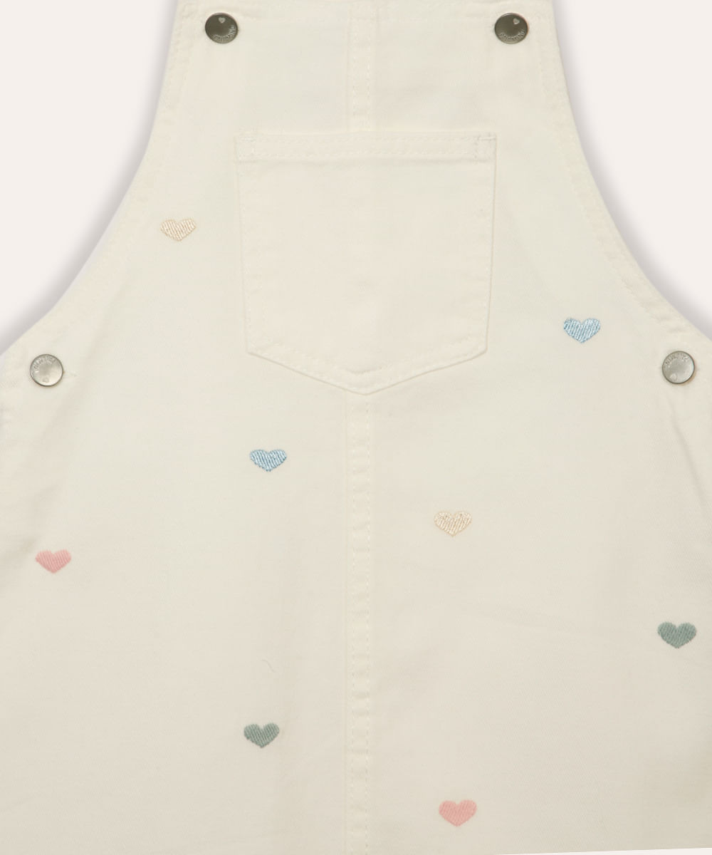 salopete de sarja infantil com coração off white