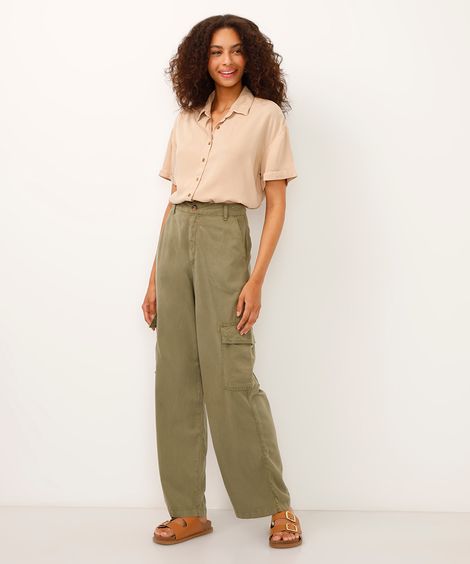 calça wide leg de sarja bolso cargo verde