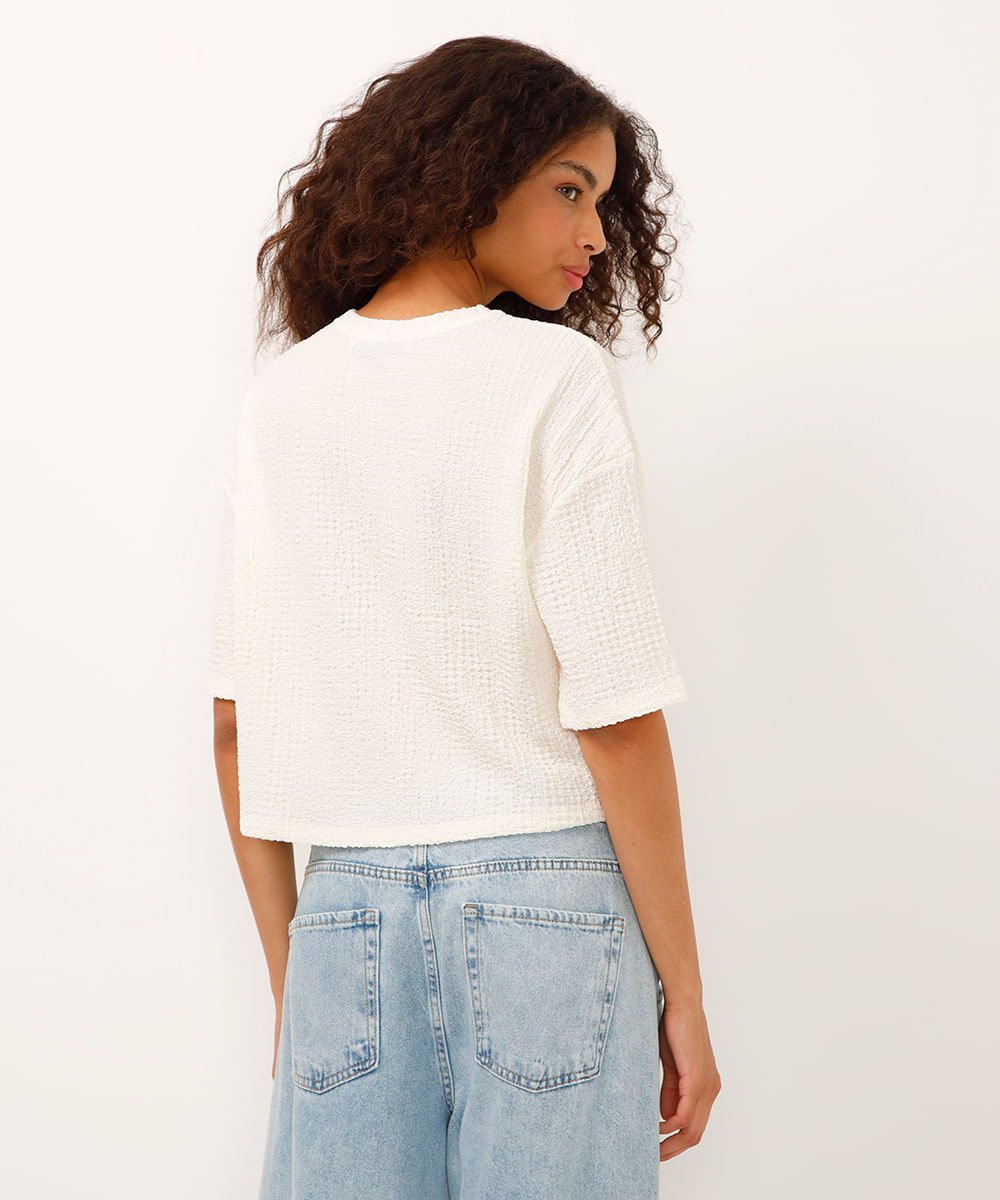 blusa decote redondo manga curta texturizada off white