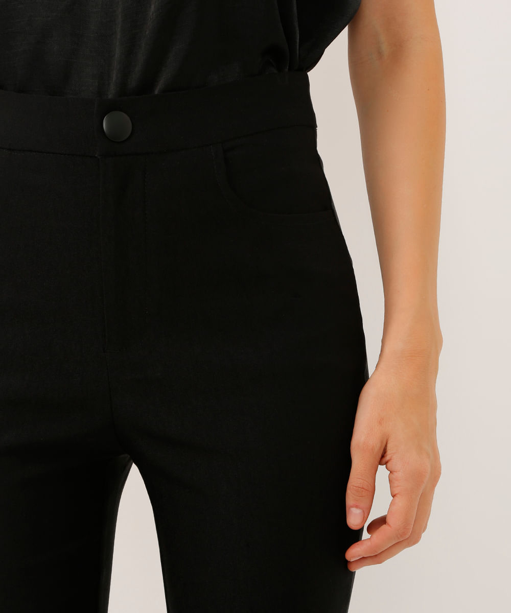 calça legging com botão preta