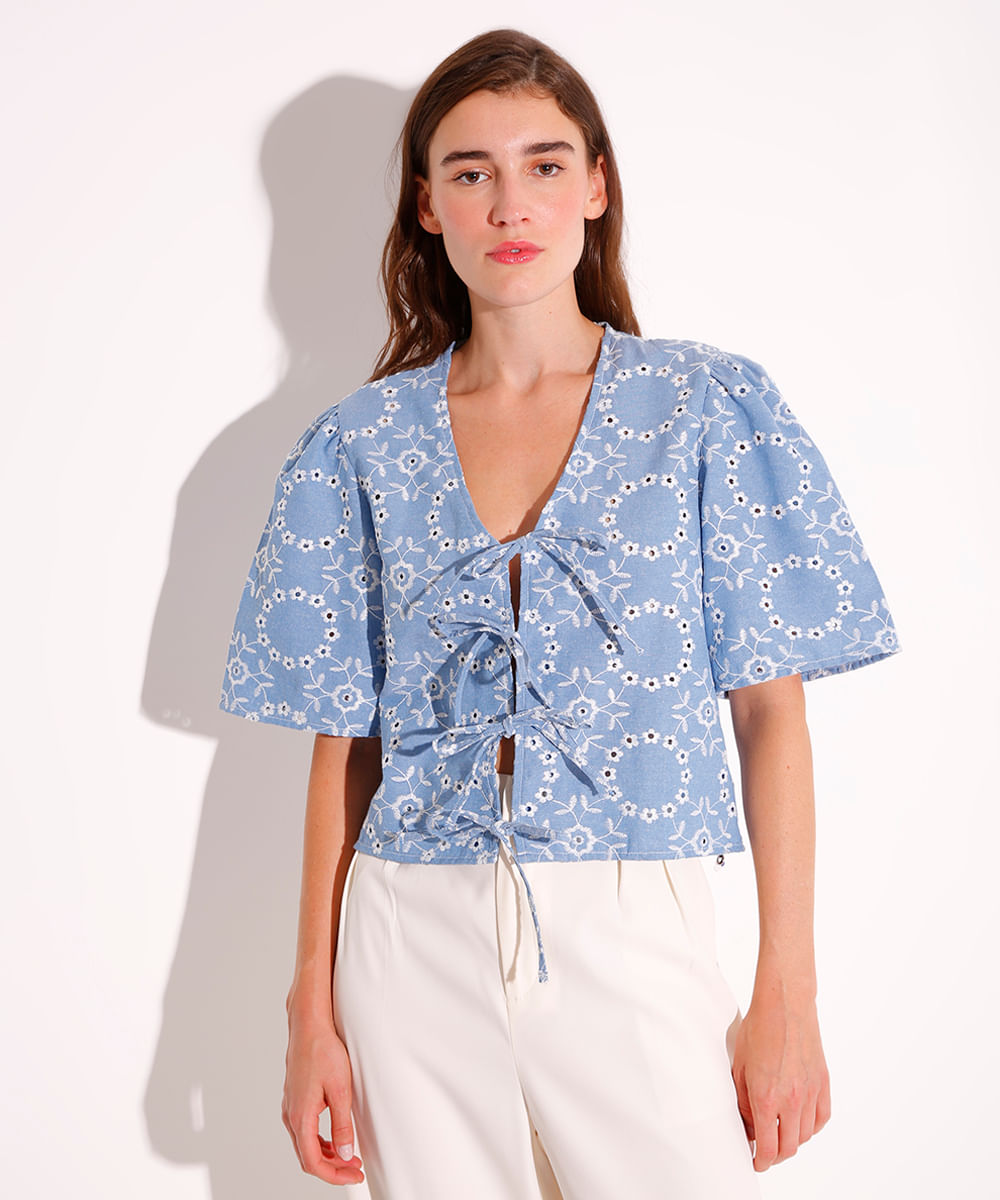 blusa jeans com laços e bordado floral mindset azul