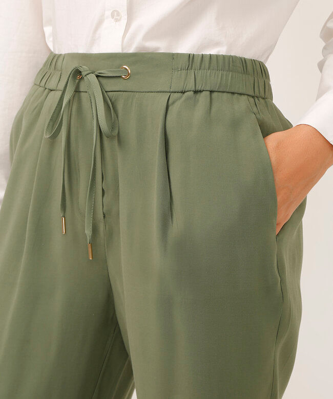 calça jogger de alfaiataria cós com elástico e cordão verde