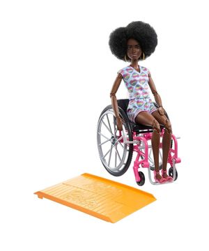 Boneca Fashionista Na Cadeira De Rodas Roxa Barbie Hjt14