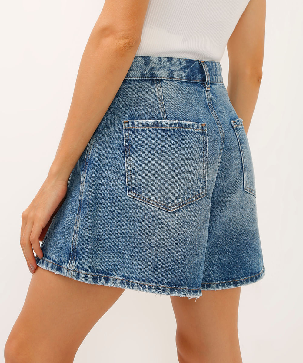 bermuda evasê jeans cintura alta com recorte azul