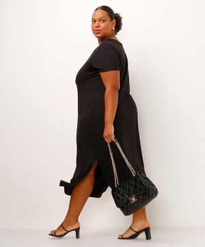 vestido midi plus size de viscose com fenda preto