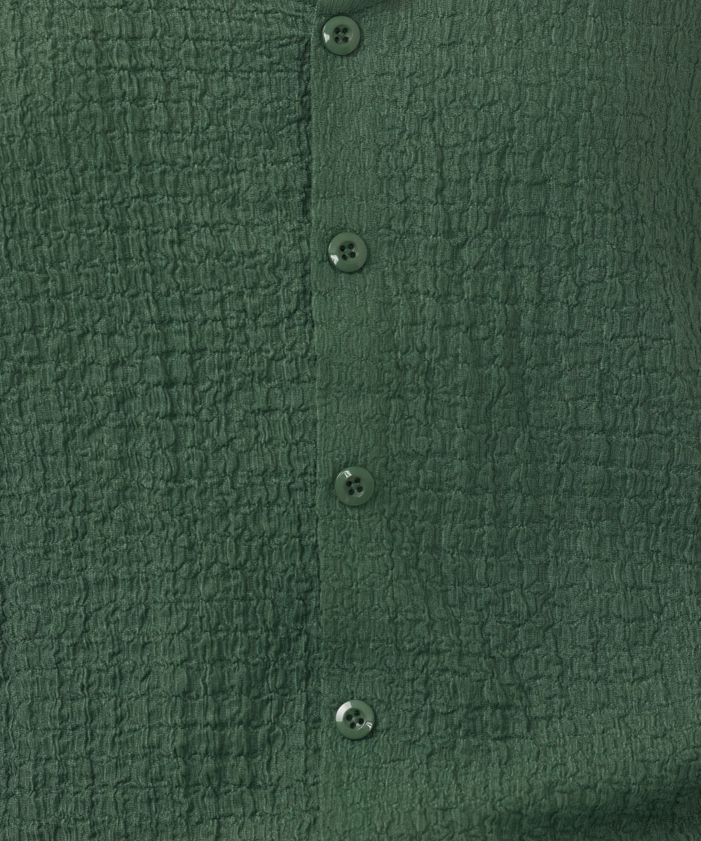 camisa manga curta tezturizada com cordão verde