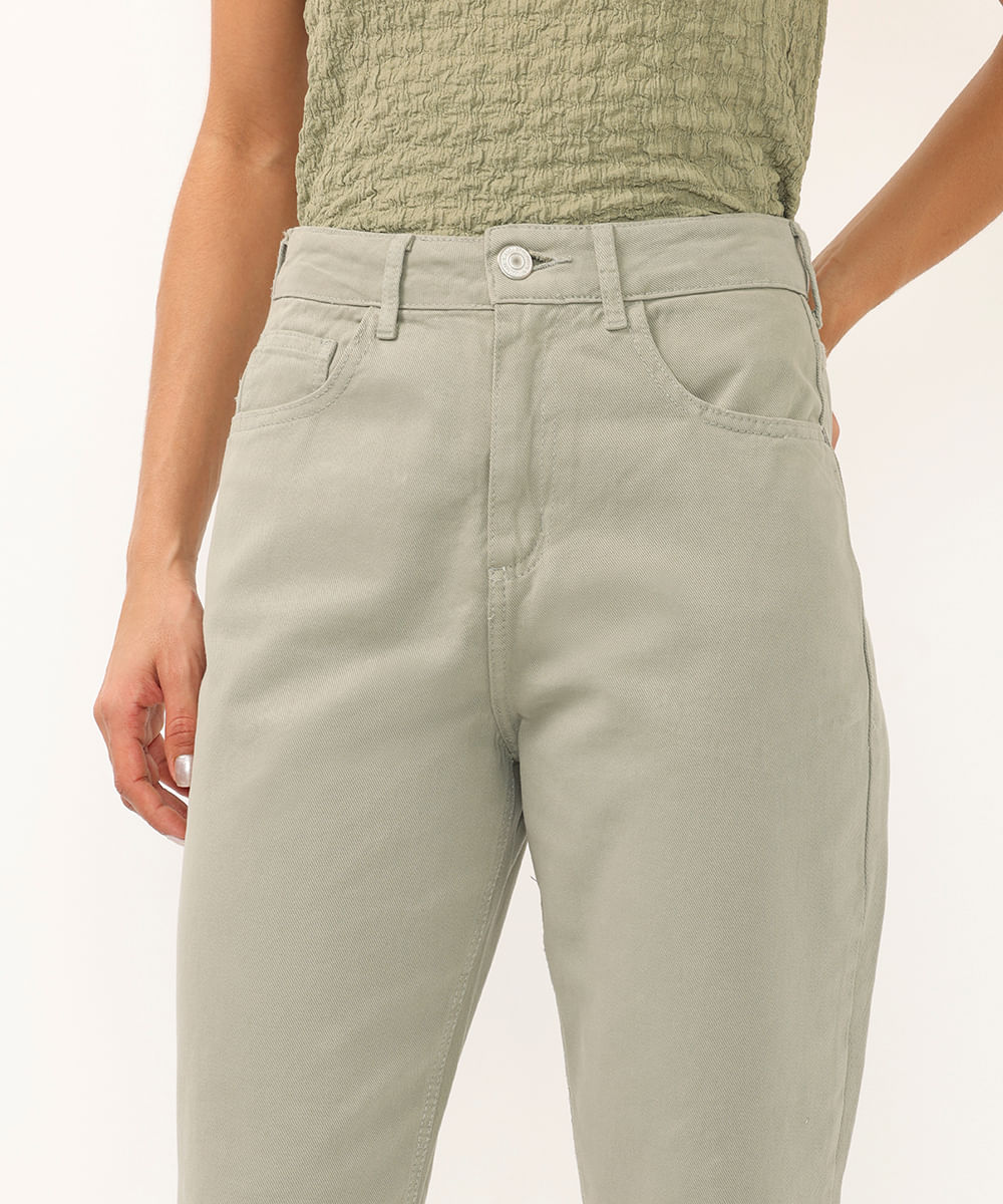 calça mom de sarja cintura alta verde