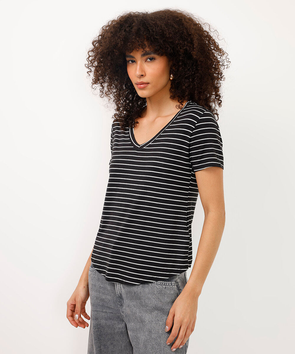 camiseta feminina básica estampada de poá manga curta decote v multicor - preto
