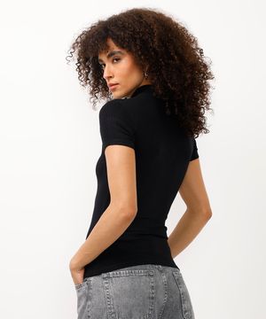 blusa canelada com zíper de argola manga curta preto