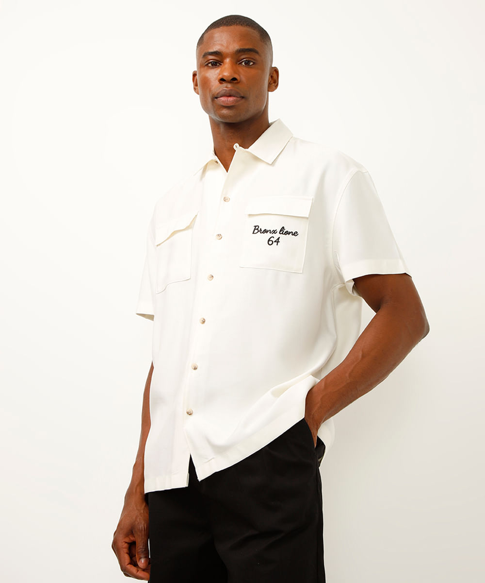 camisa relaxed de viscose manga curta com bolsos off white