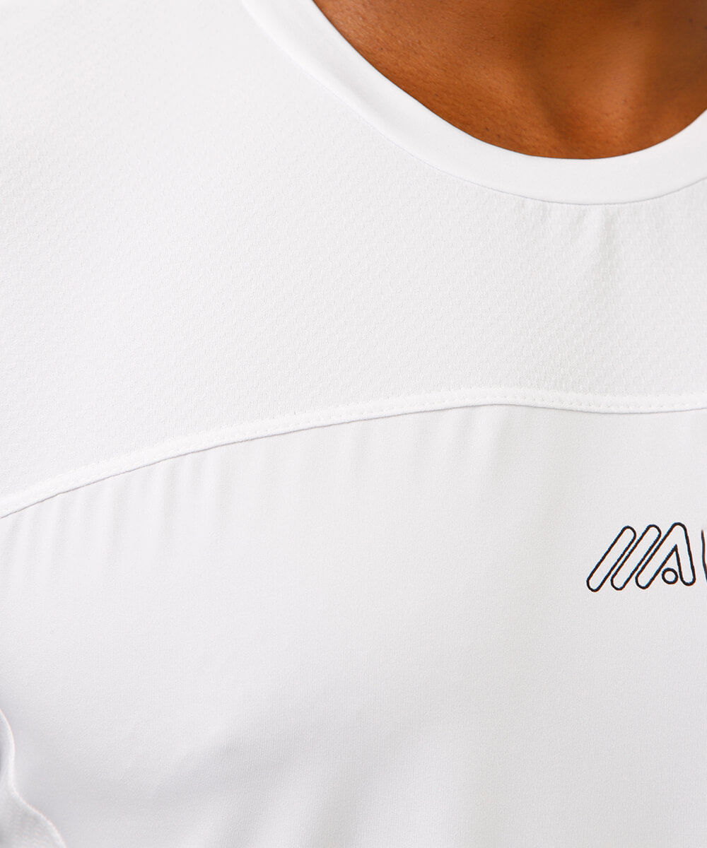 camiseta slim manga curta com recortes esportiva branca