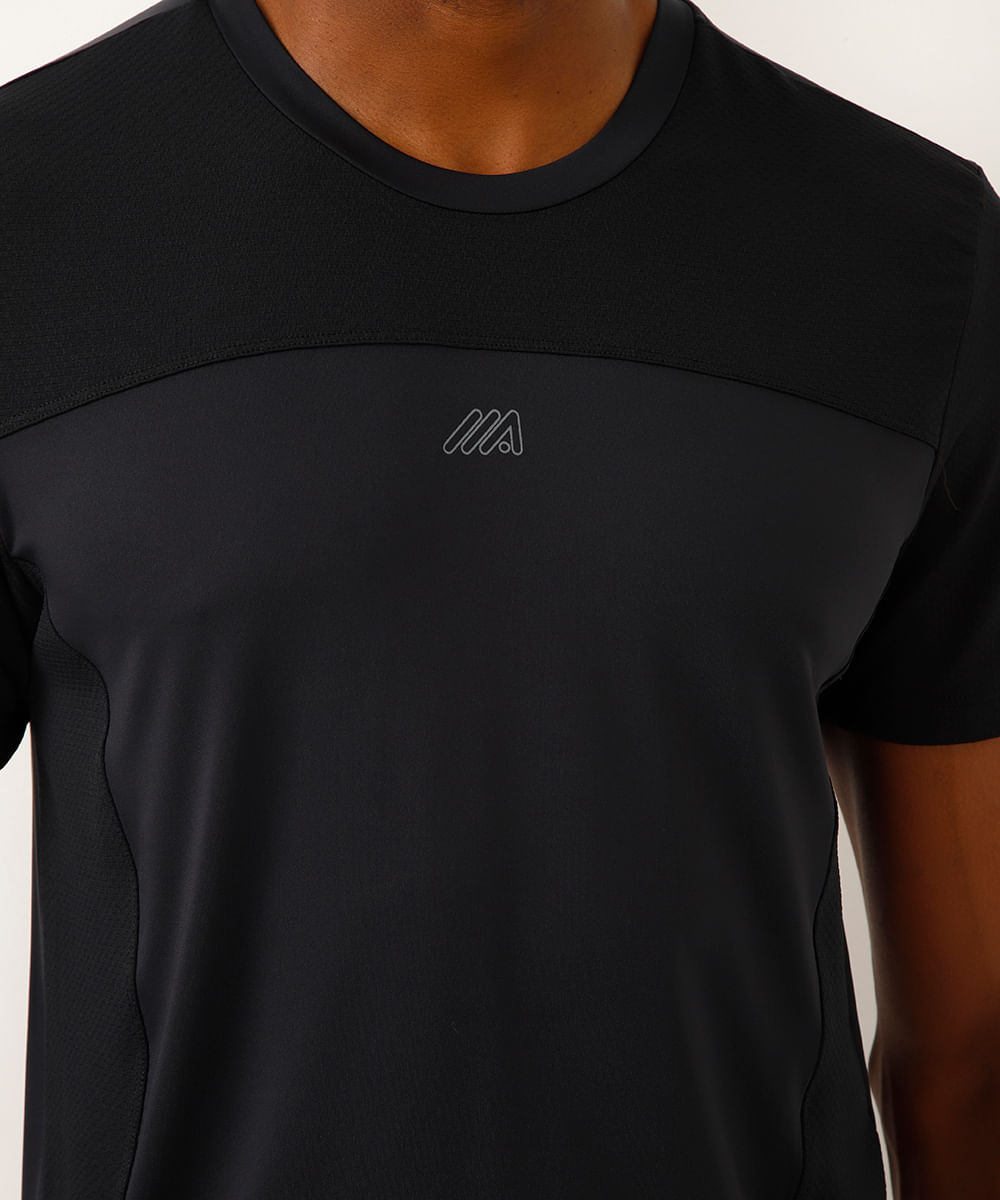 camiseta slim manga curta com recortes esportiva preta