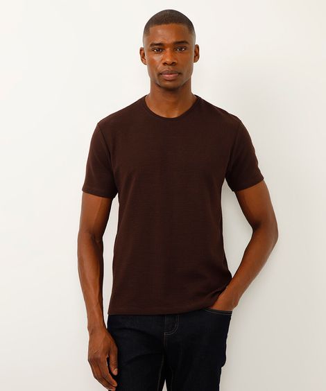 camiseta slim texturizada manga curta gola careca marrom