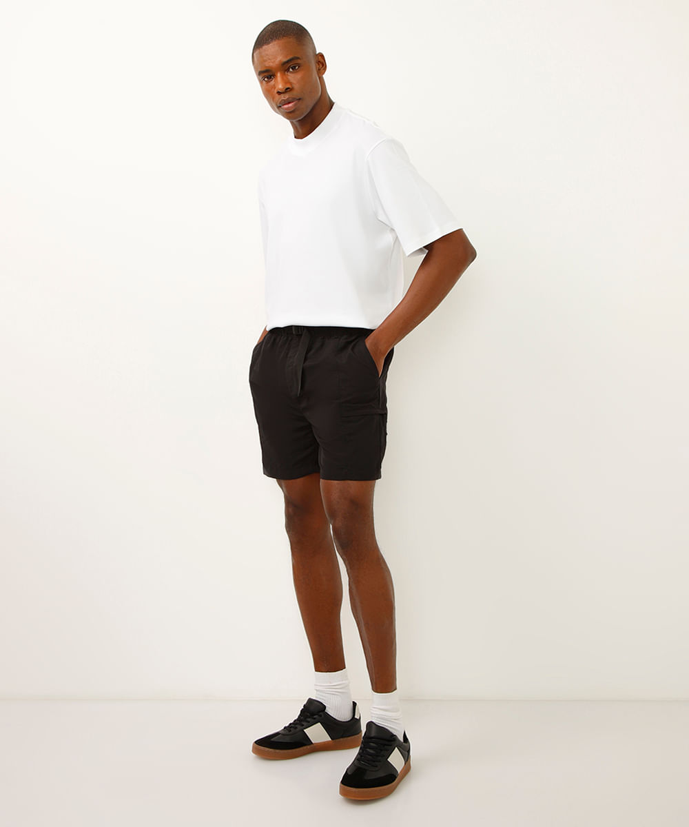 short reto de poliamida com bolsos preto