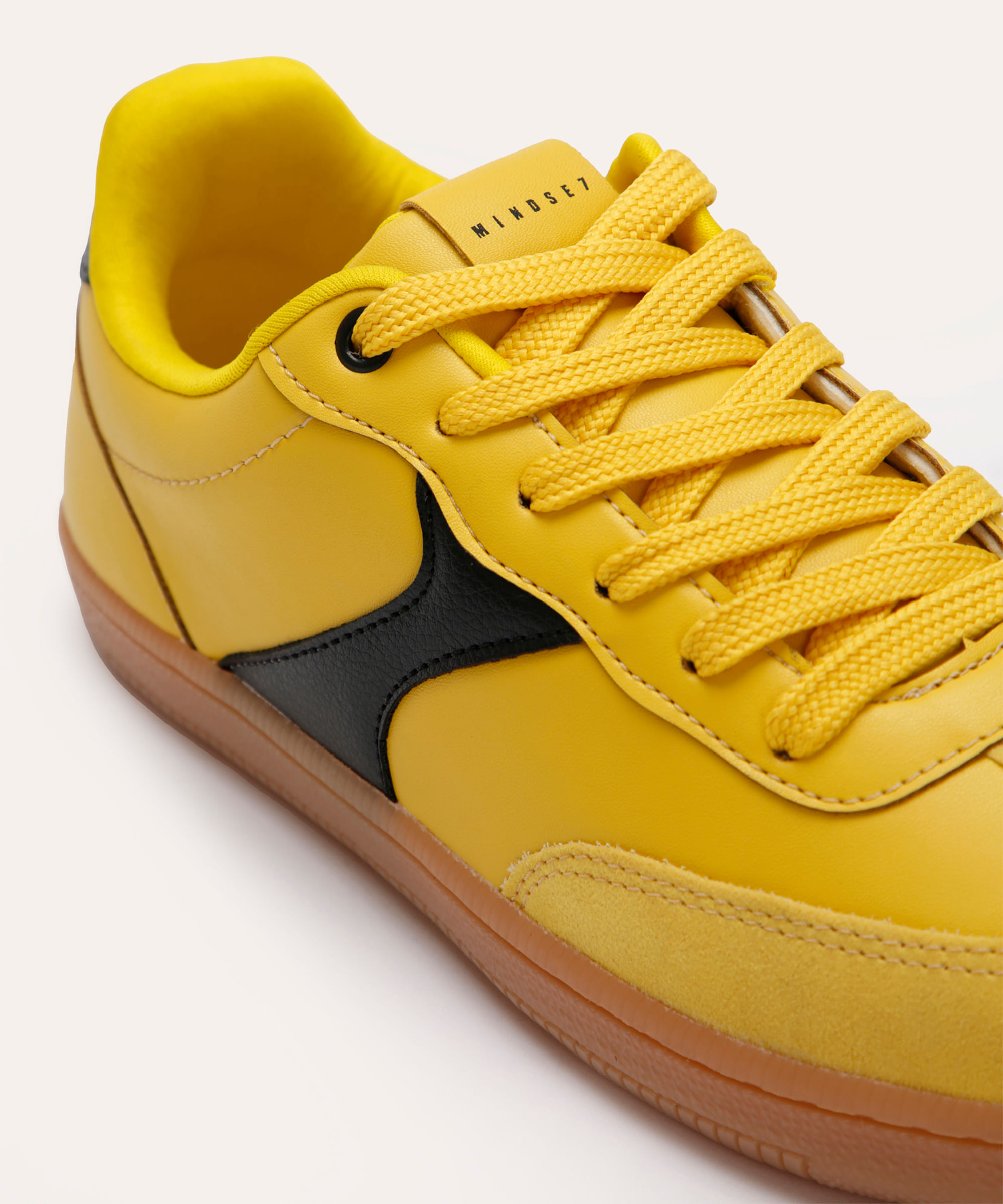 tênis casual com recortes bicolor mindset amarelo