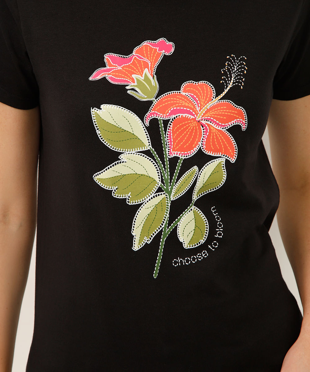 camiseta de algodão choose to bloom floral preta