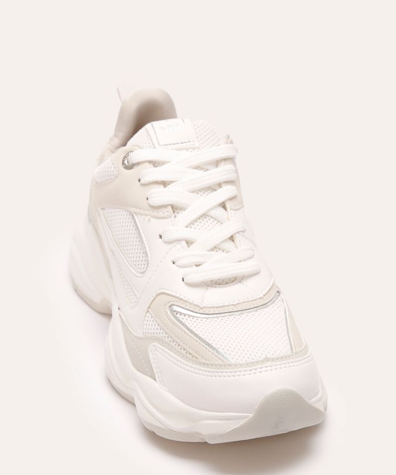 Tênis esportivo branco, da C&A