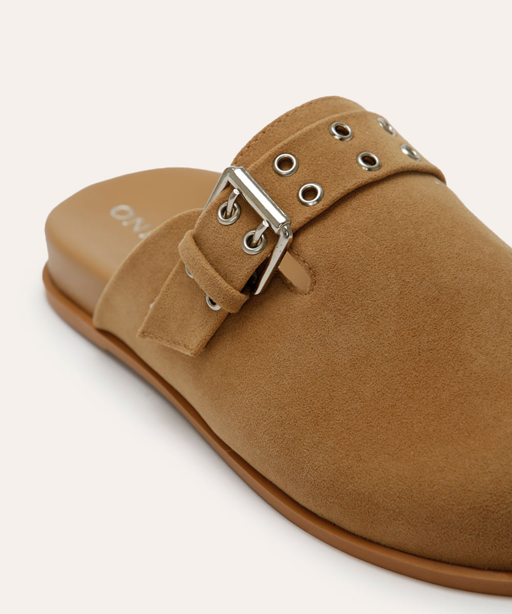 mule clog com fivela oneself bege