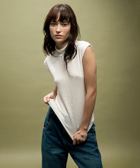 blusa gola alta manga japonesa texturizada off white