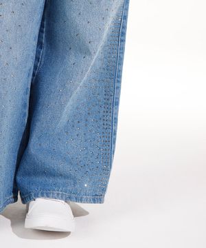 jardineira jeans infantil com strass de estrelas azul