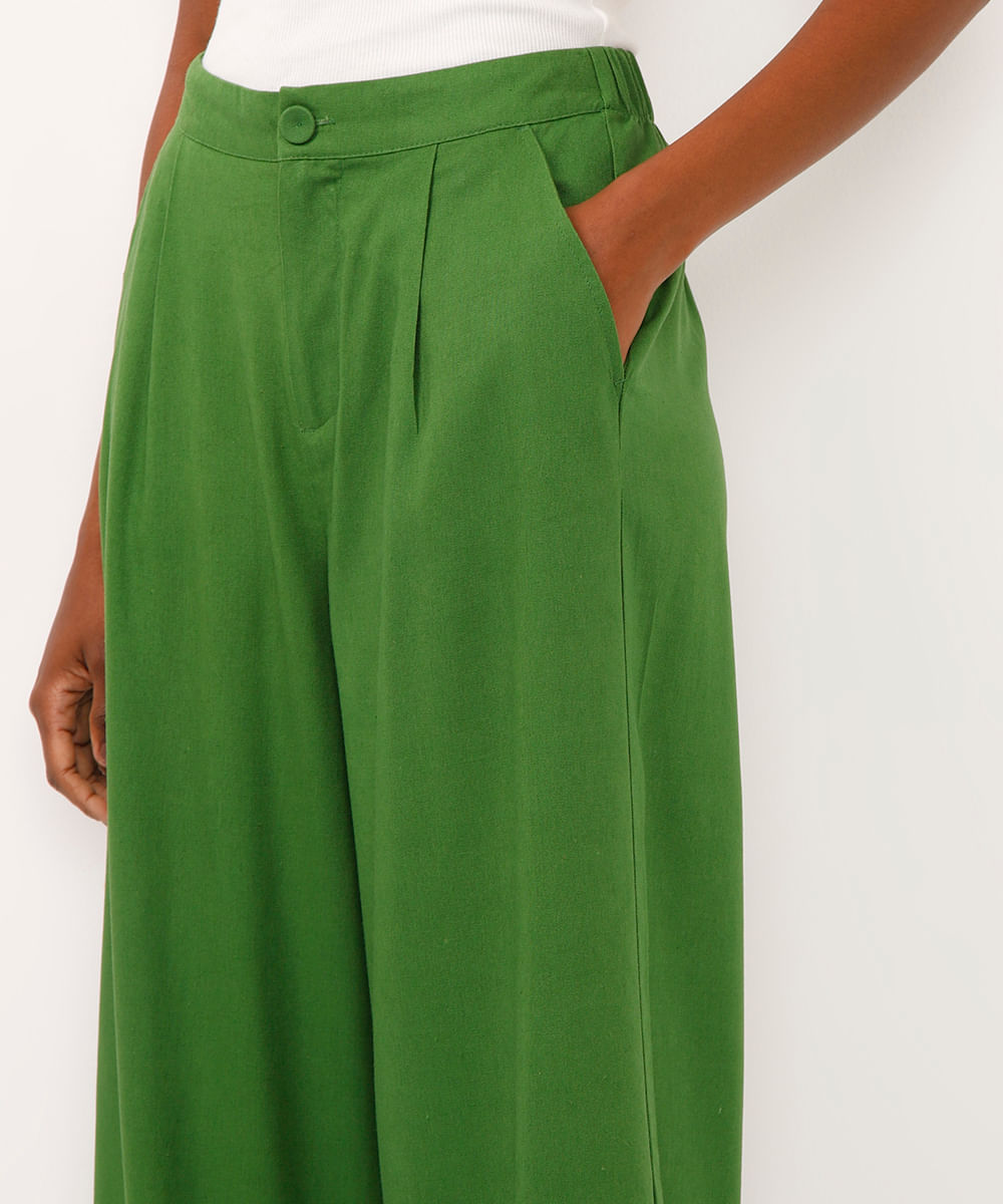 calça wide leg com linho e pregas verde