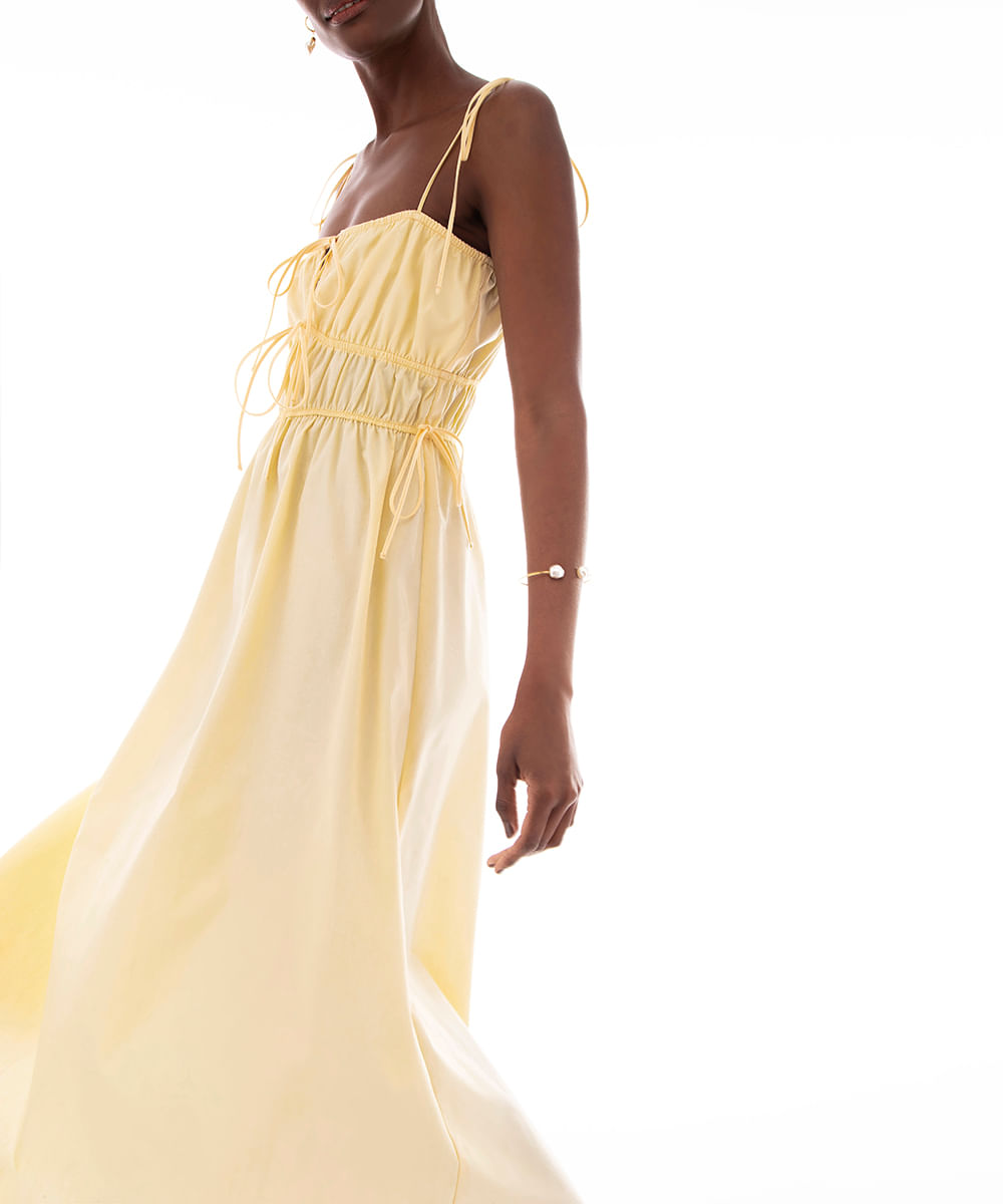 vestido midi evasê com laços amarelo