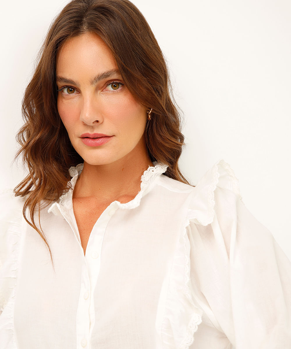camisa com babados e bordado manga bufante off white