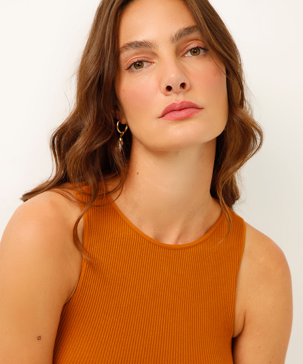 cropped canelado halter neck alça média marrom