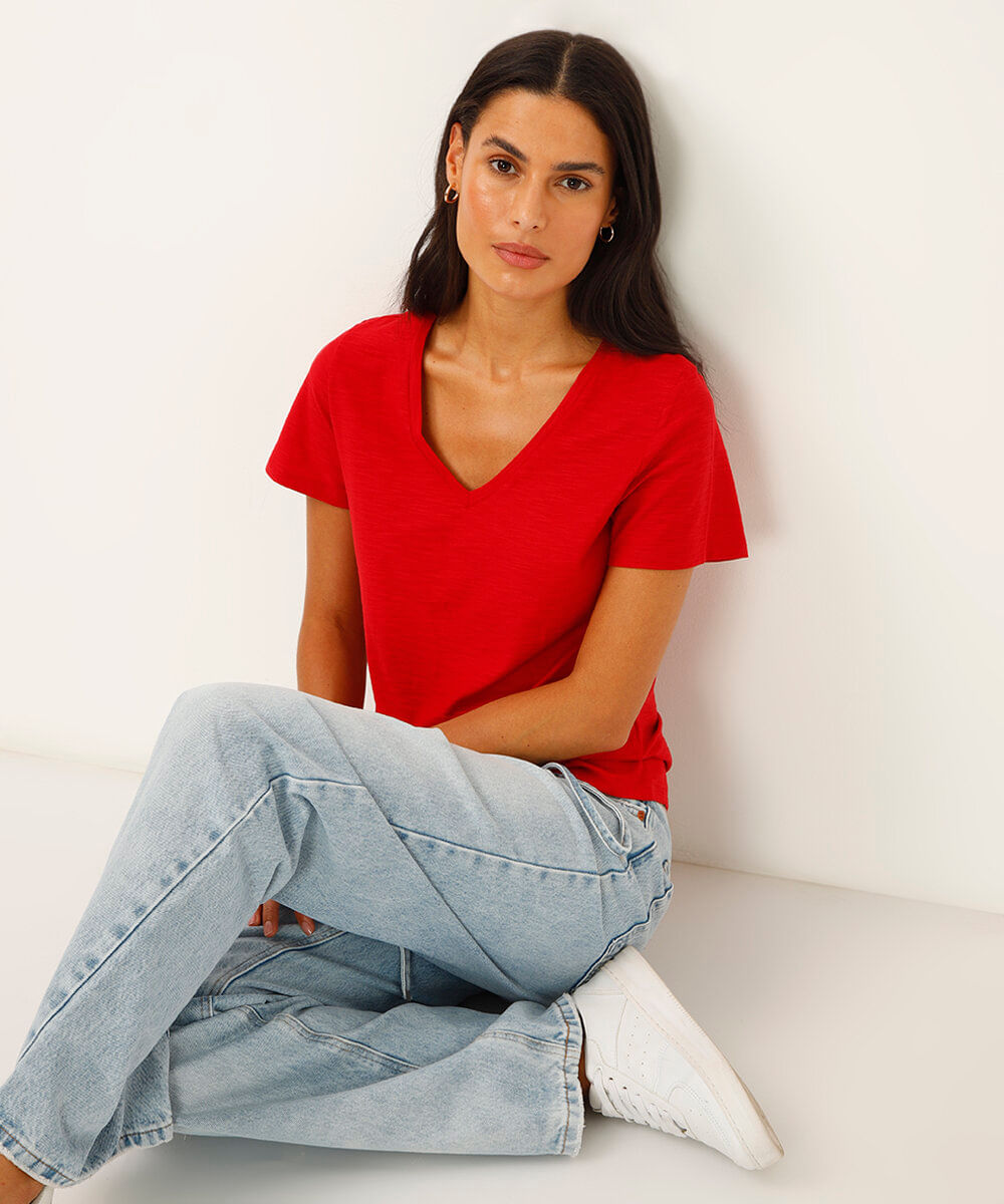 camiseta de algodão peruano decote v - vermelho