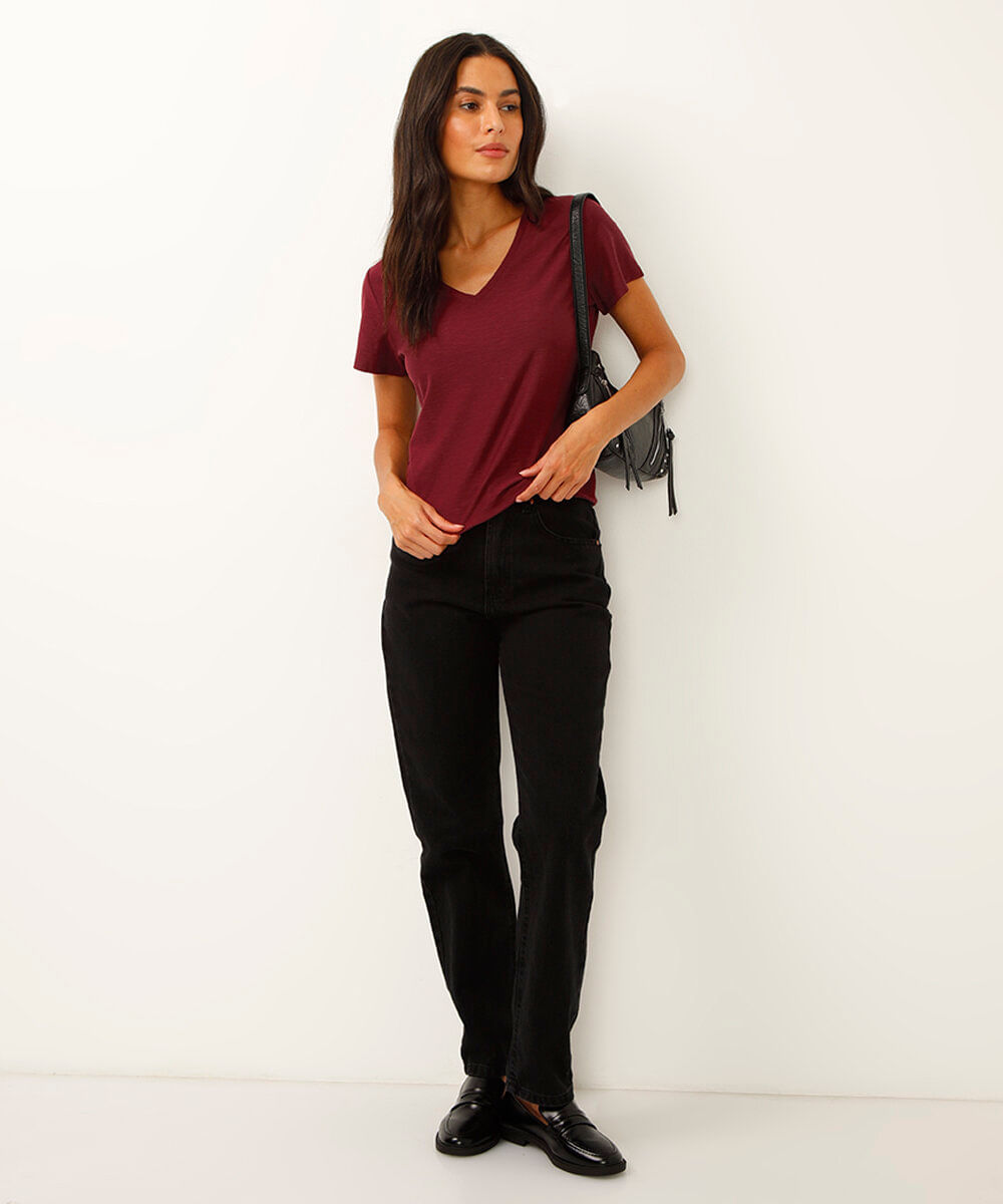 camiseta de algodão peruano decote v vinho