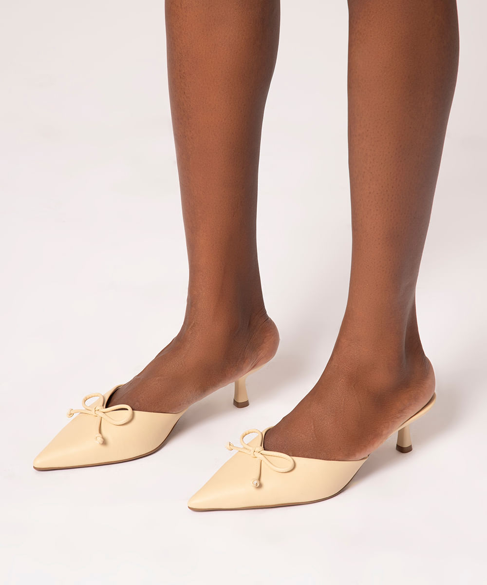 mule bico fino com laço mindset amarelo