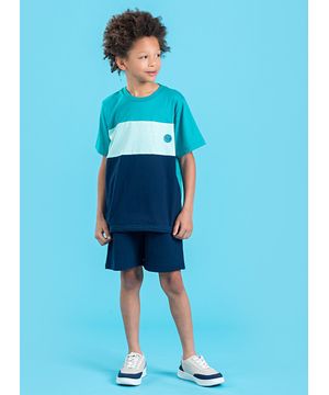 Conjunto Verão Menino Infantil Verde Camiseta e Bermuda com Recortes MLK