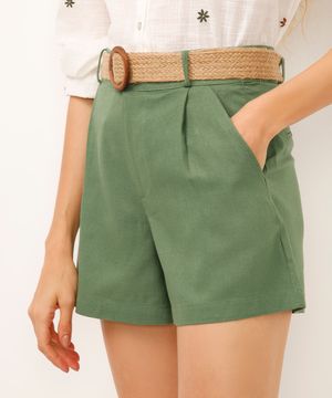 short com linho cintura alta e cinto verde