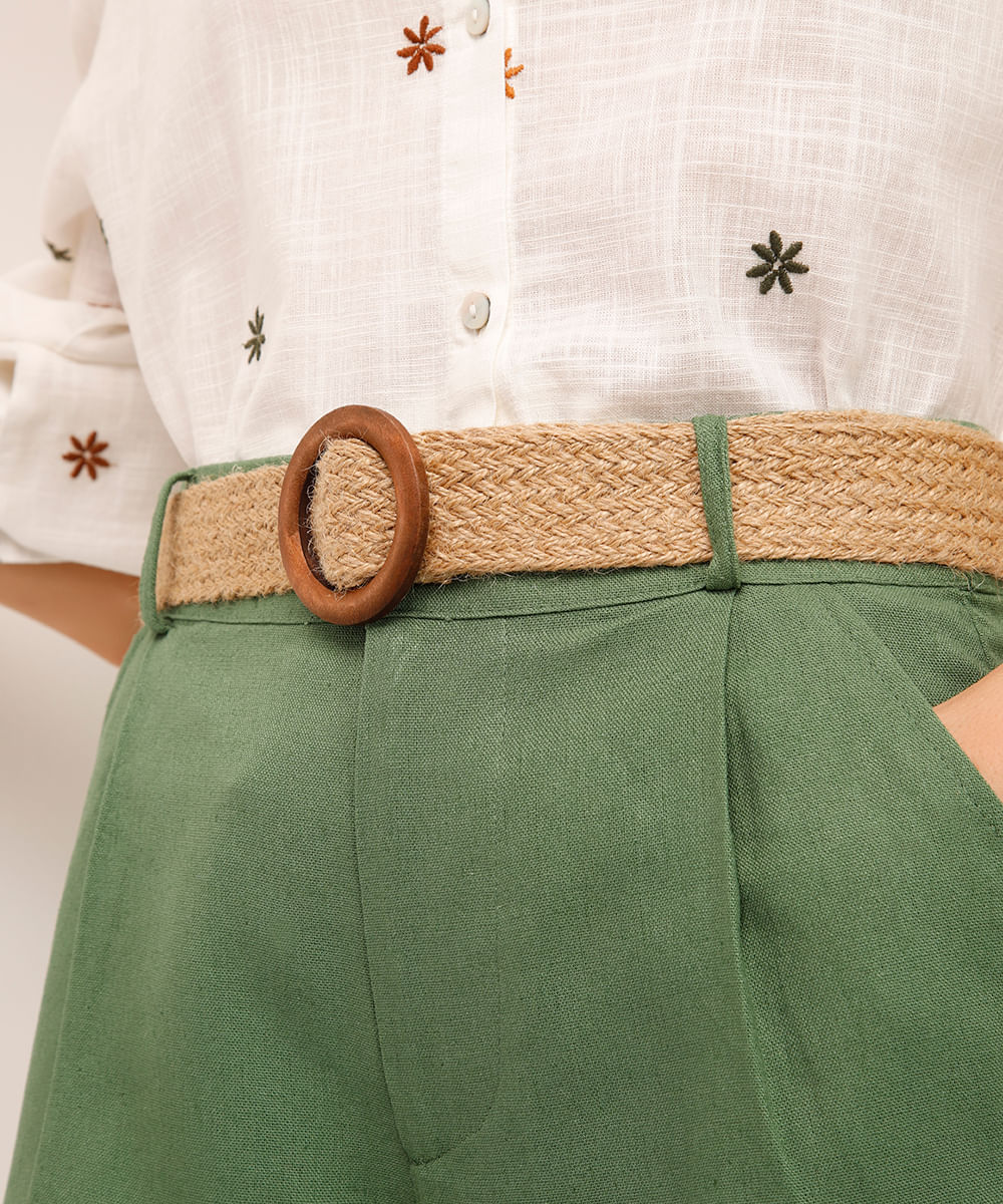 short com linho cintura alta e cinto verde