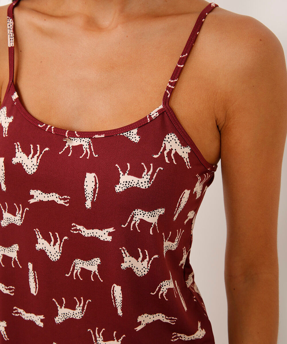 pijama curto animal print vinho