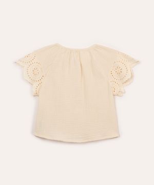 camisa de algodão infantil com laise floral bege