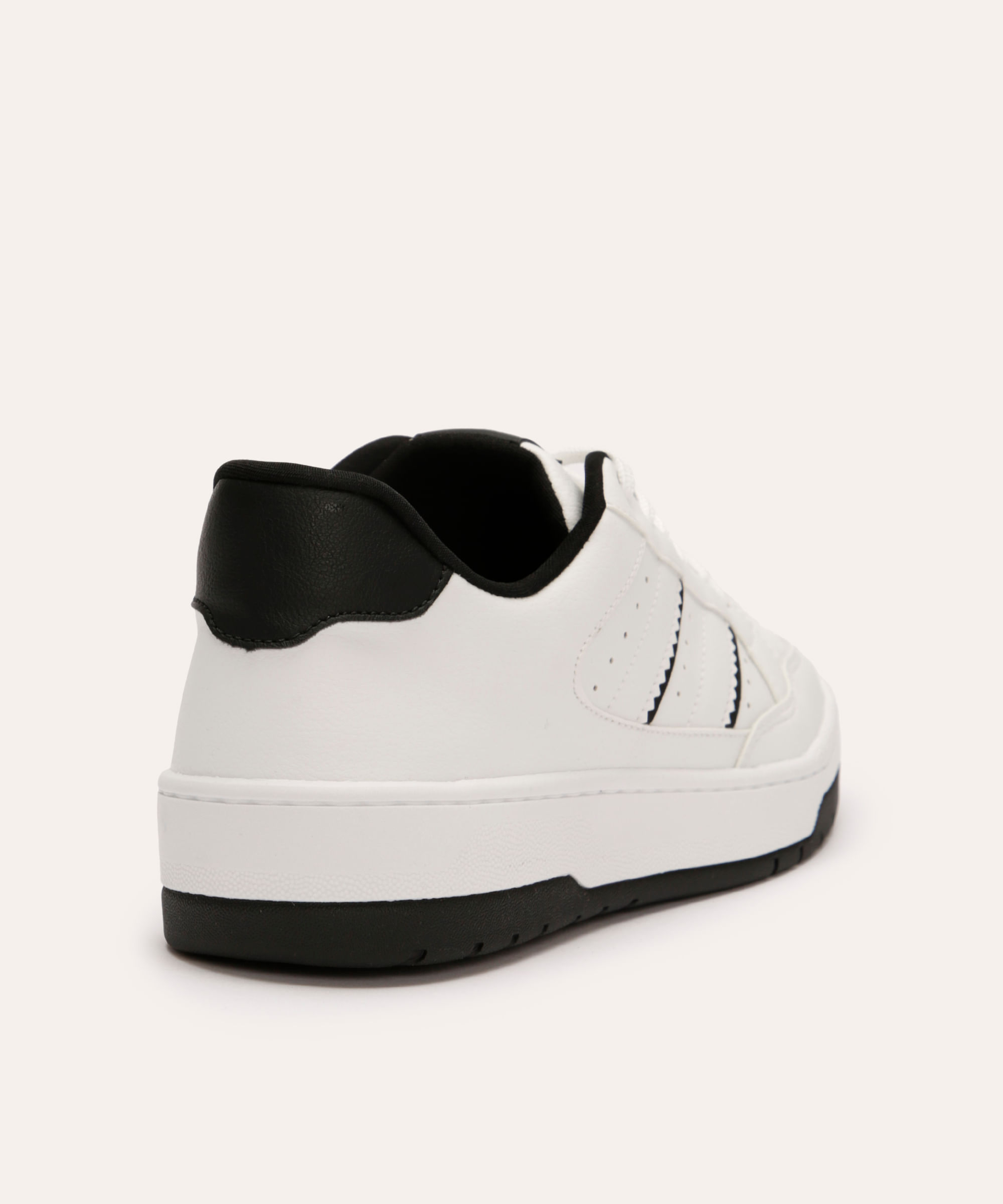 tênis casual com recortes bicolor oneself branco