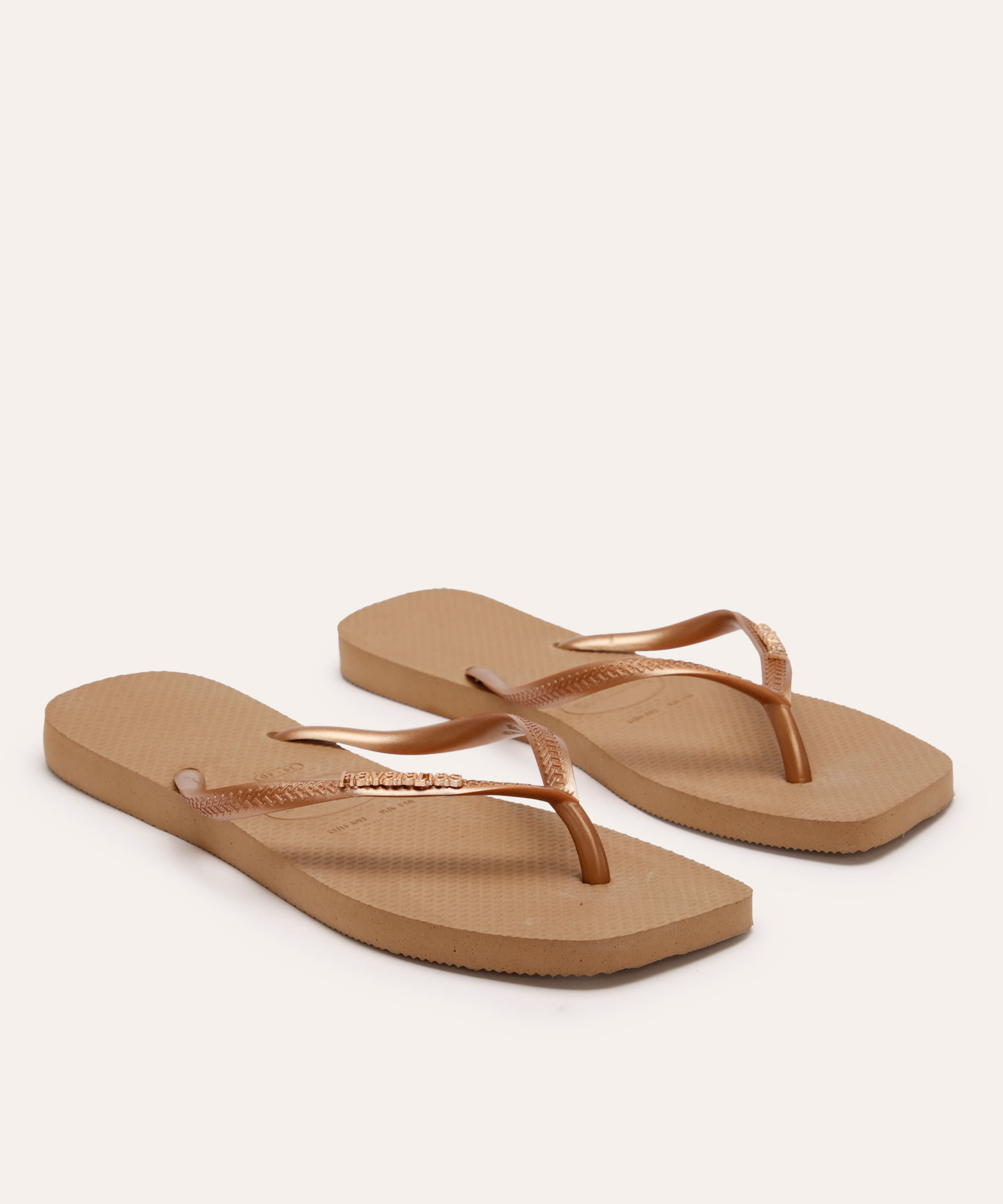 chinelo havaianas slim square bege