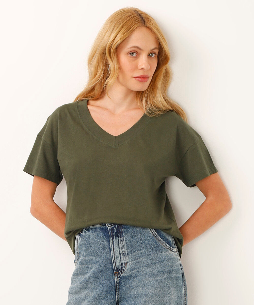 camiseta de algodão decote v manga curta verde