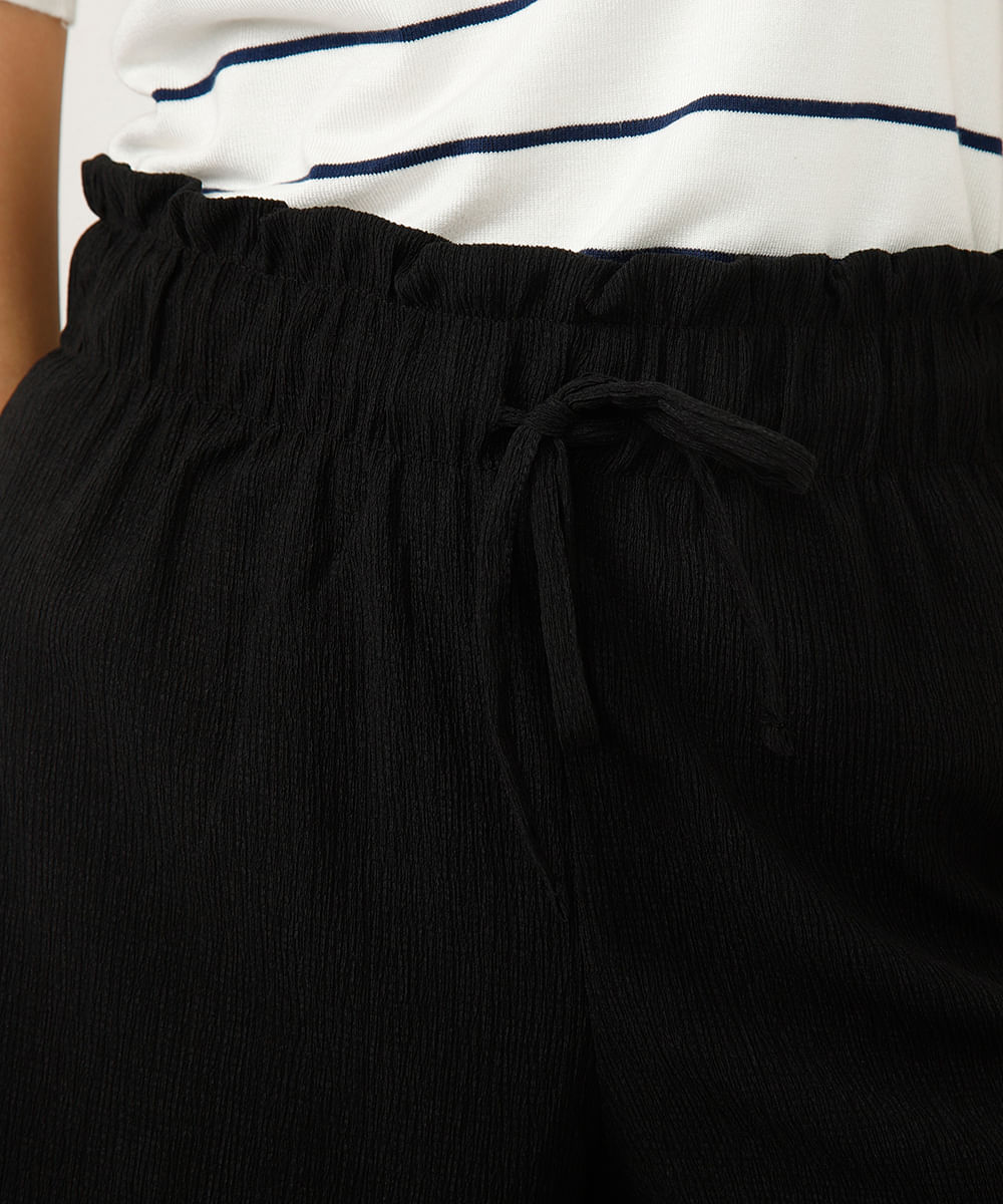 short clochard cós com elástico e cordão texturizado preto