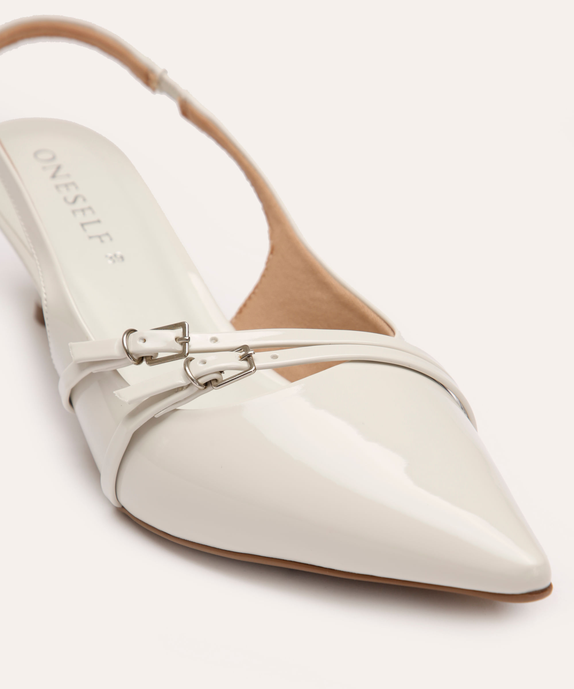 scarpin com fivelas salto fino baixo oneself off white