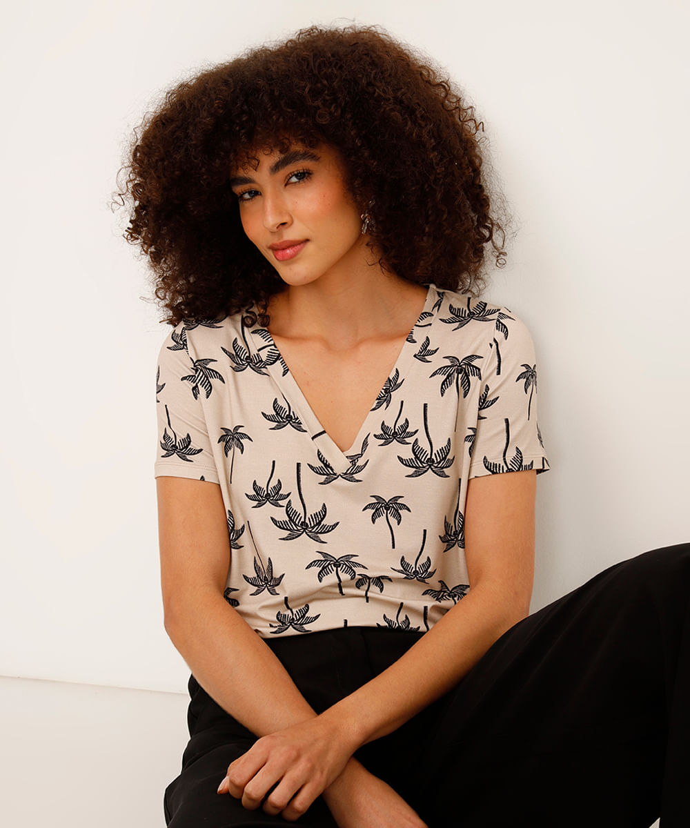 blusa de viscose folhagem decote v bege