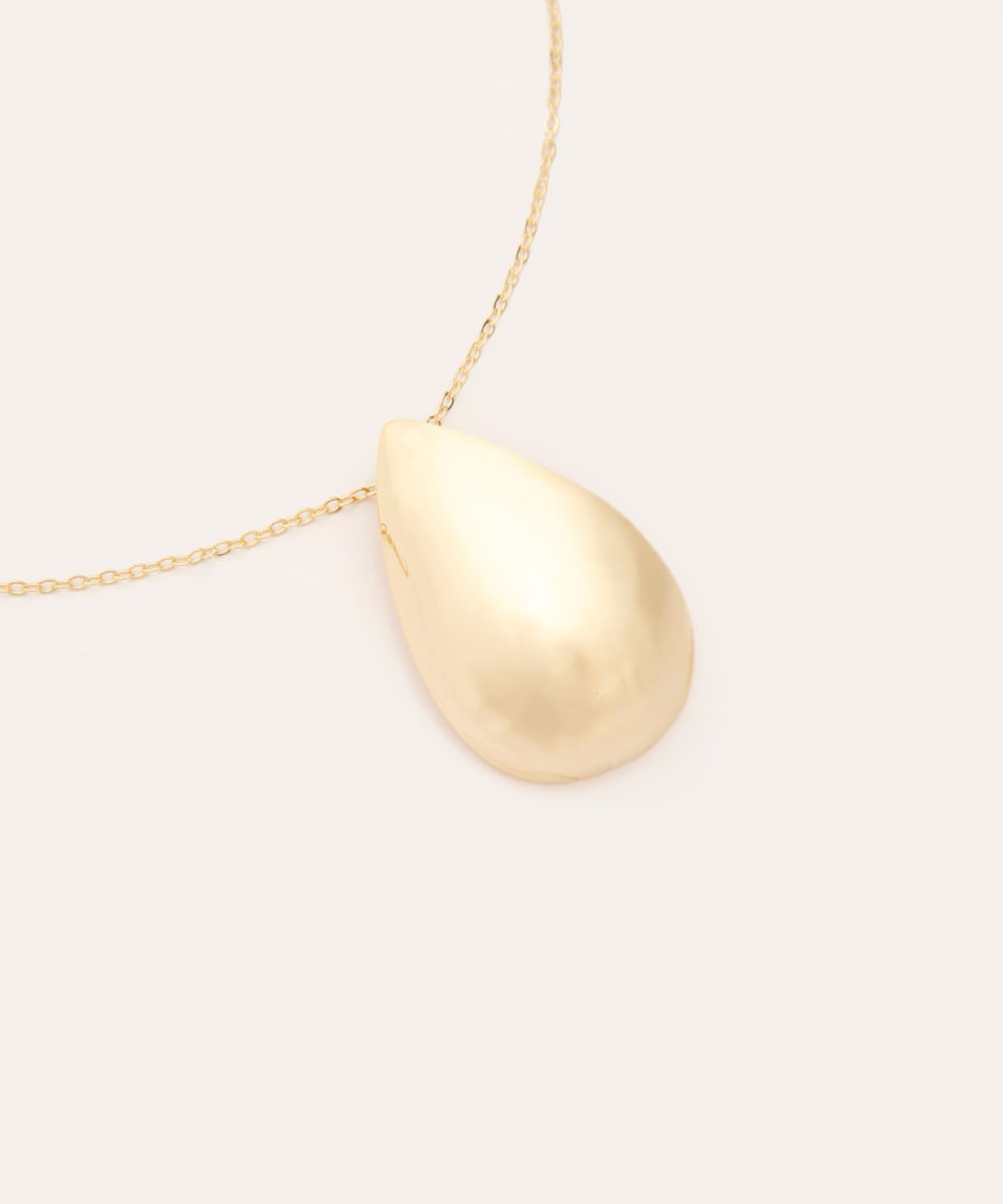 colar alongado com pingente gota dourado