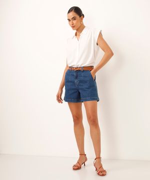 short clochard jeans cintura alta com cinto azul