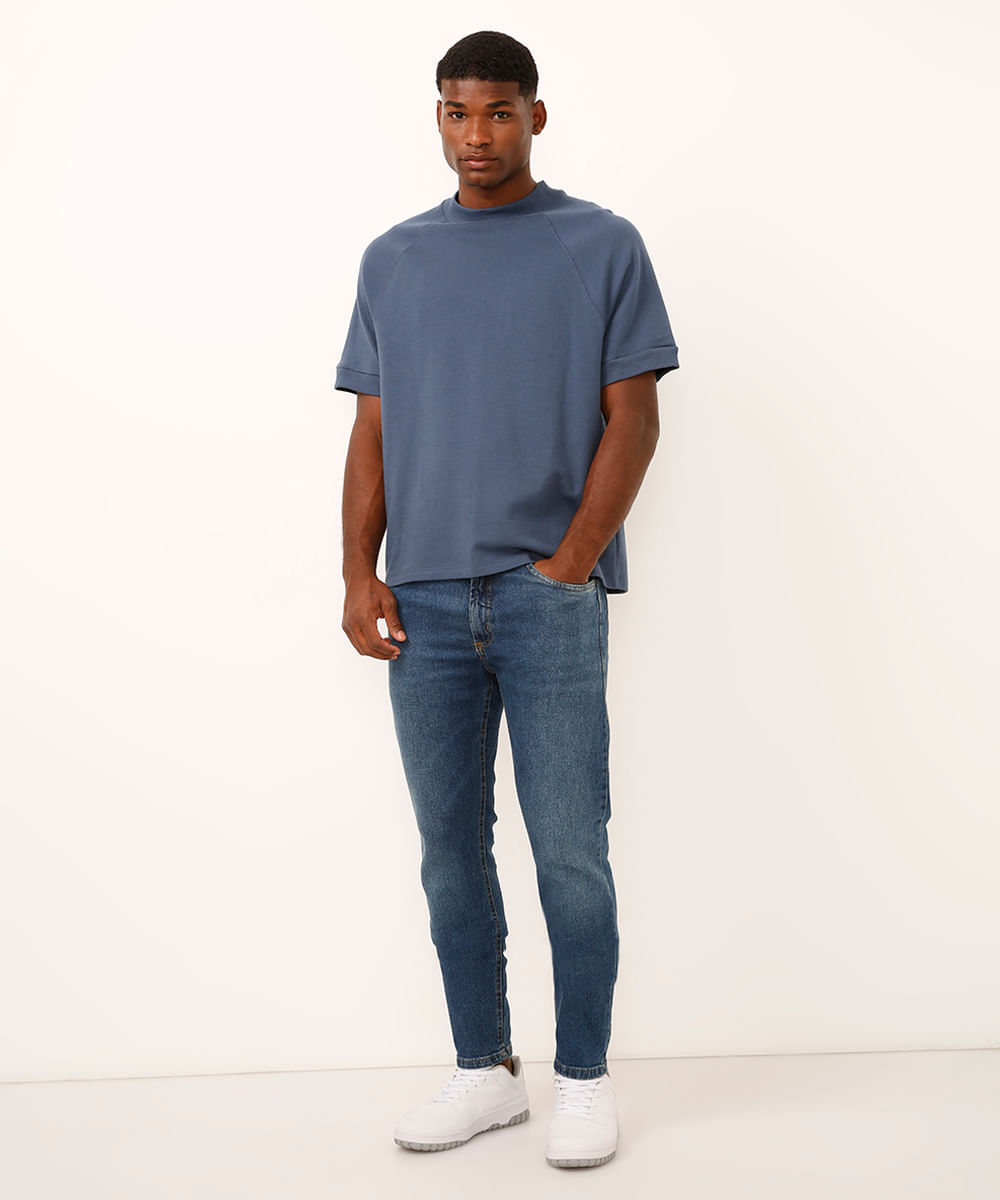 calça carrot jeans com bolsos azul