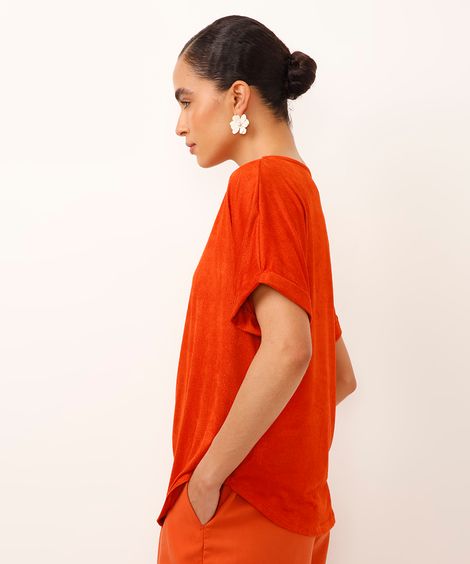 blusa de suede decote redondo com recorte laranja