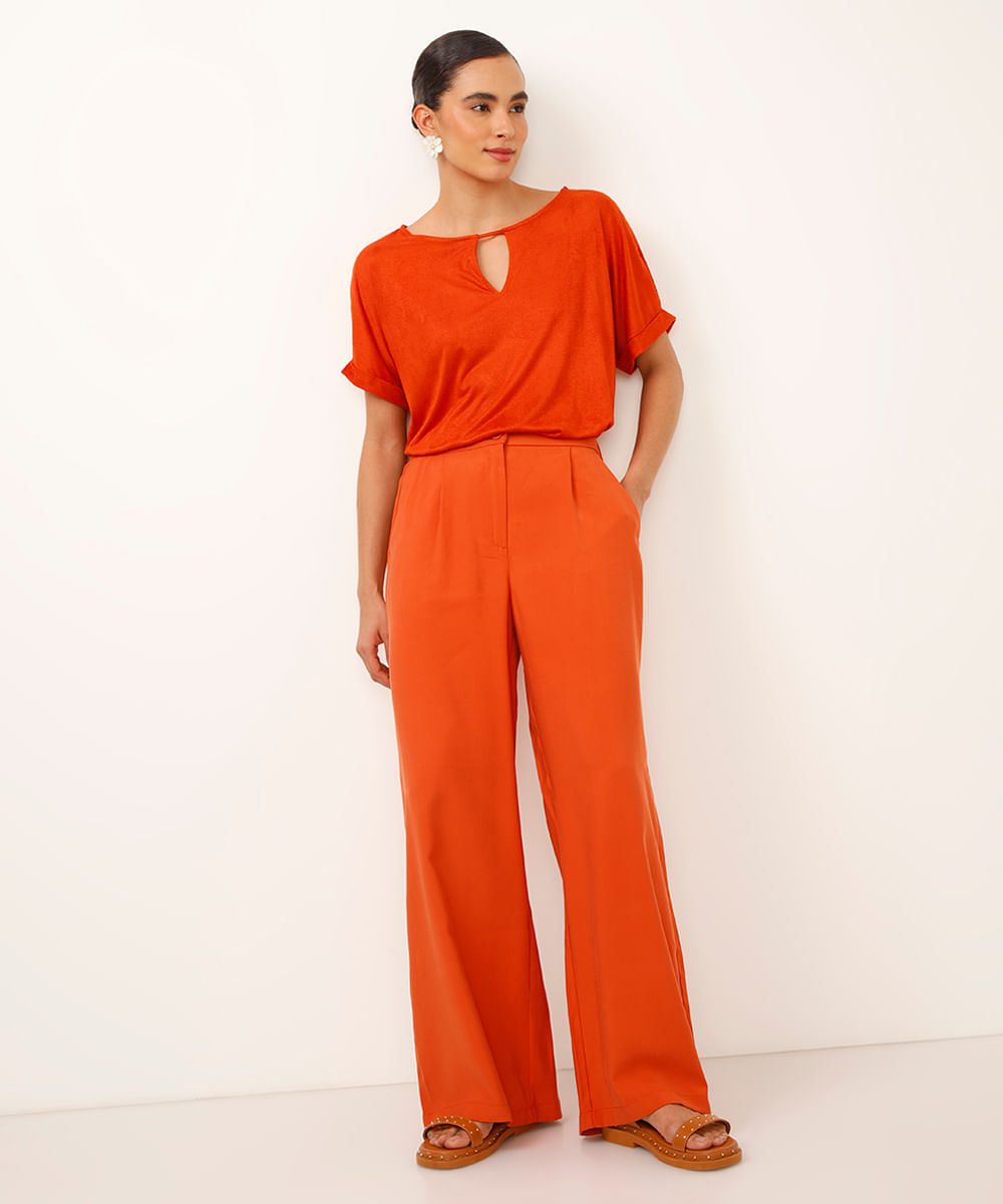 blusa de suede decote redondo com recorte laranja