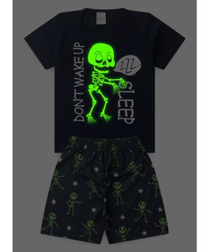 Pijama Verão Menino Infantil Marinho Camiseta e Bermuda Caveiras Brilha no Escuro Molekada