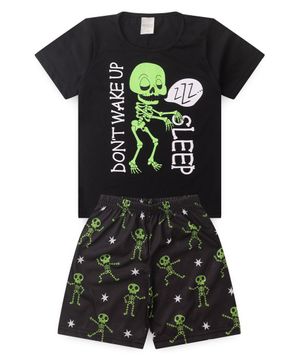 Pijama Verão Menino Infantil Preto Camiseta e Bermuda Caveiras Brilha no Escuro Molekada